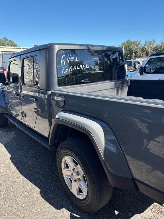 used 2022 Jeep Gladiator car, priced at $30,113