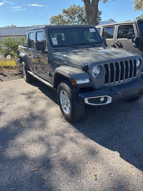 used 2022 Jeep Gladiator car, priced at $30,113