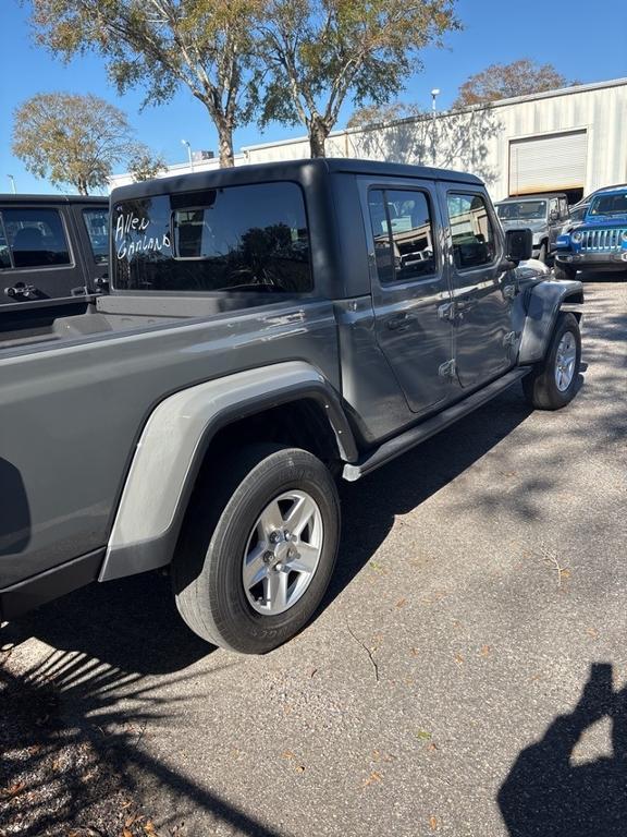 used 2022 Jeep Gladiator car, priced at $30,113