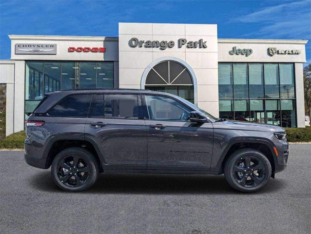 new 2025 Jeep Grand Cherokee car, priced at $40,510