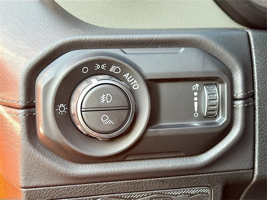 new 2025 Jeep Gladiator car, priced at $49,113