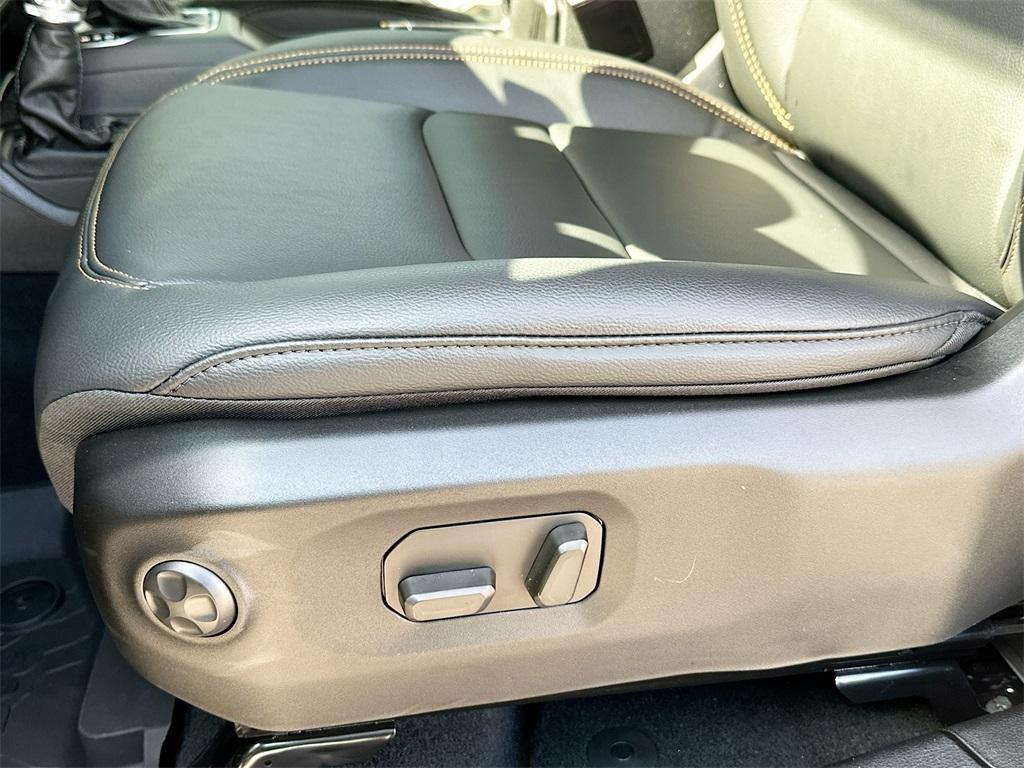 new 2025 Jeep Wrangler car, priced at $49,428
