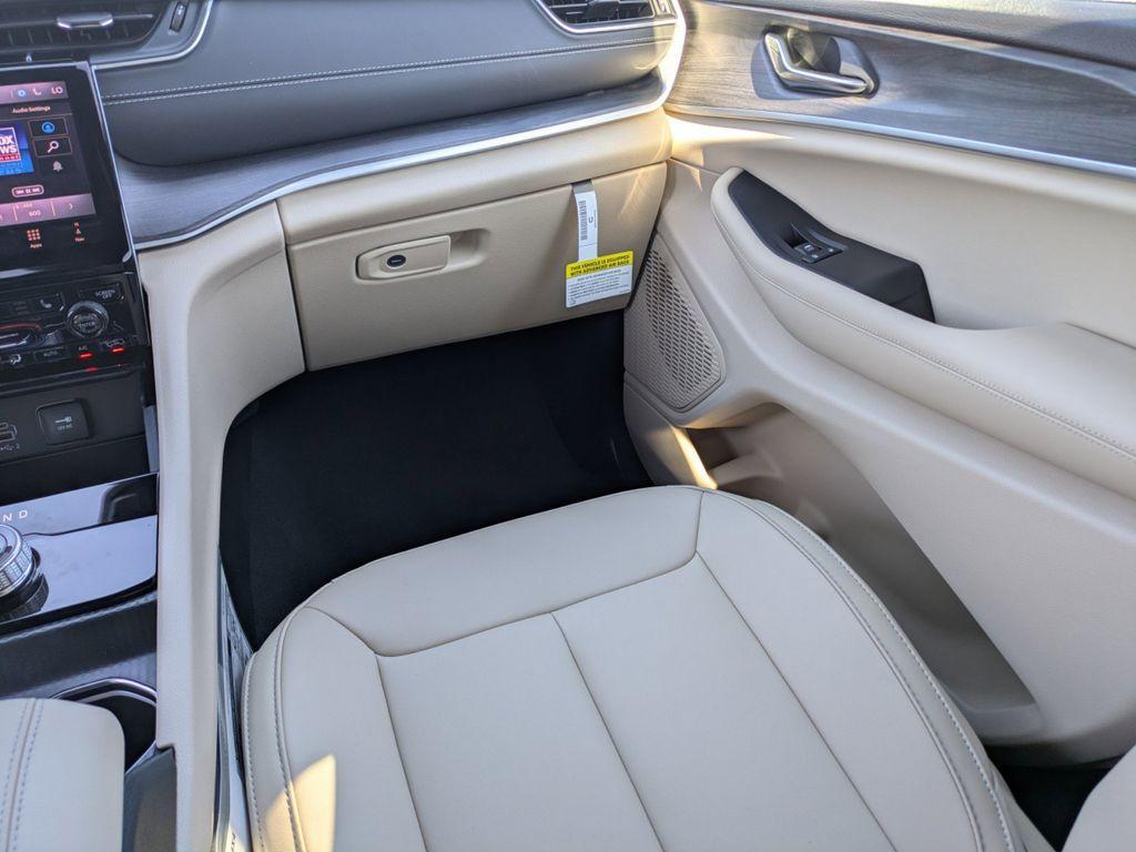 new 2025 Jeep Grand Cherokee car, priced at $42,706