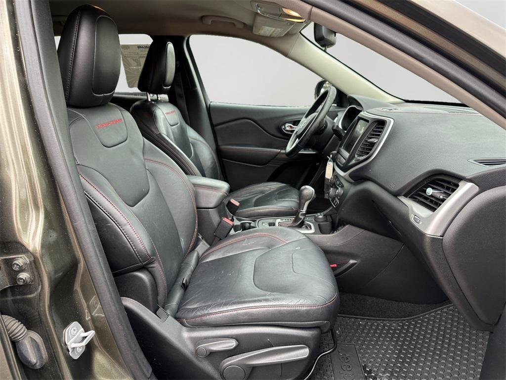 used 2015 Jeep Cherokee car, priced at $10,500