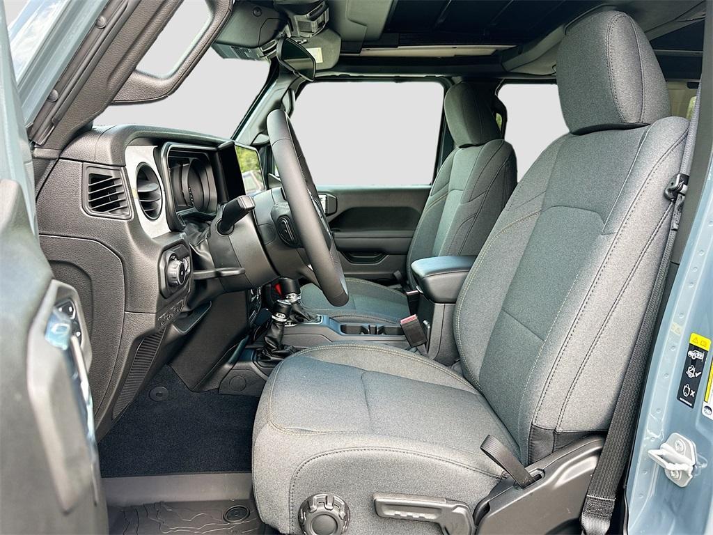 new 2025 Jeep Wrangler car, priced at $46,681