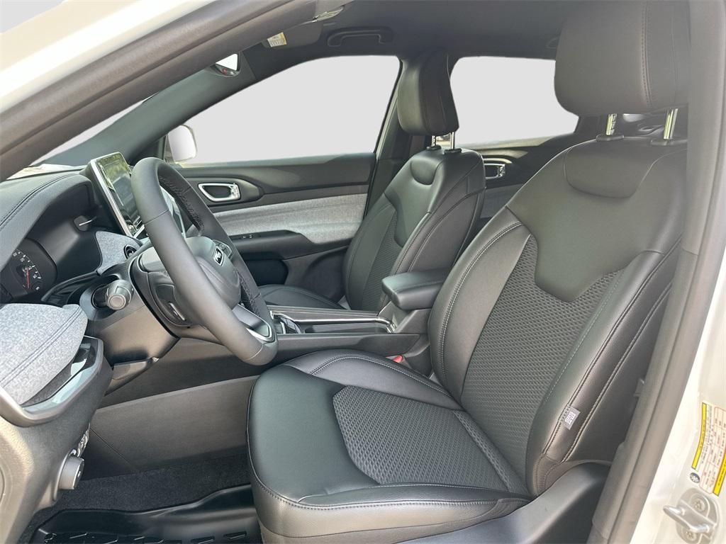 new 2025 Jeep Compass car, priced at $27,679
