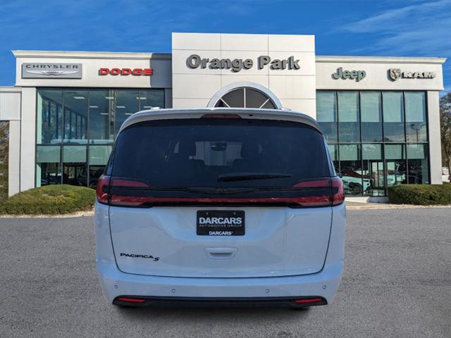 new 2024 Chrysler Pacifica car, priced at $42,889