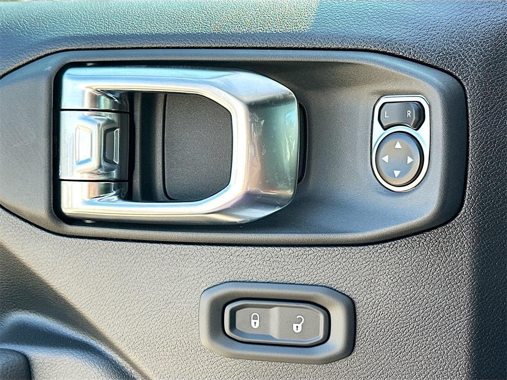 new 2025 Jeep Wrangler car, priced at $46,855