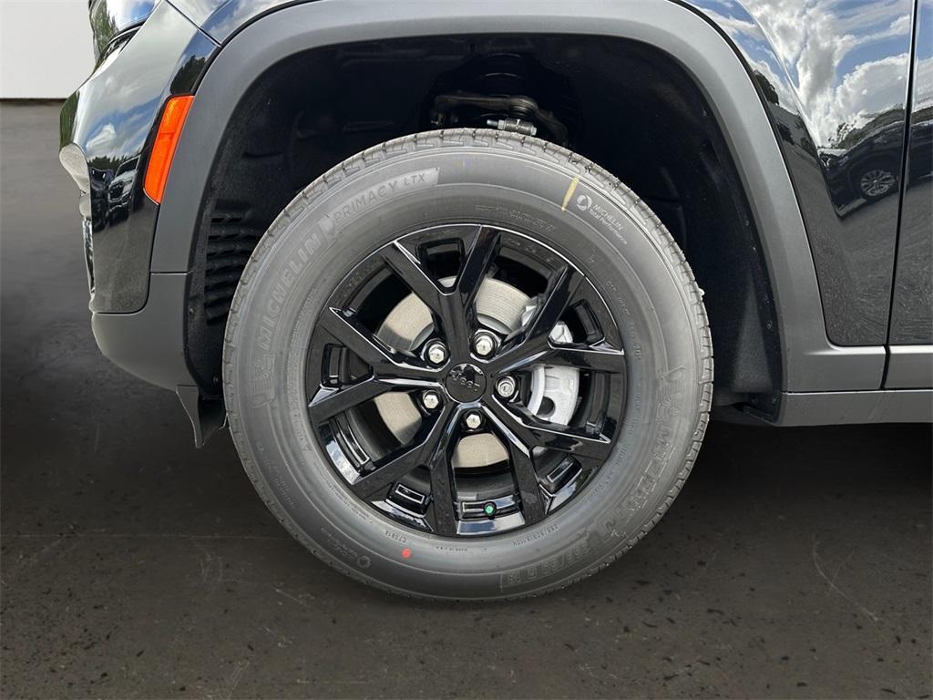 new 2025 Jeep Grand Cherokee car, priced at $41,501