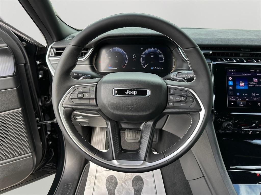 new 2025 Jeep Grand Cherokee car, priced at $41,501
