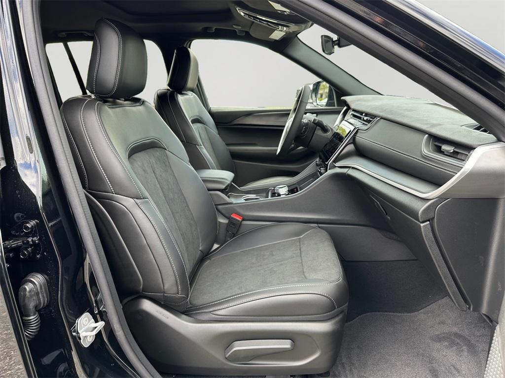 new 2025 Jeep Grand Cherokee car, priced at $41,501
