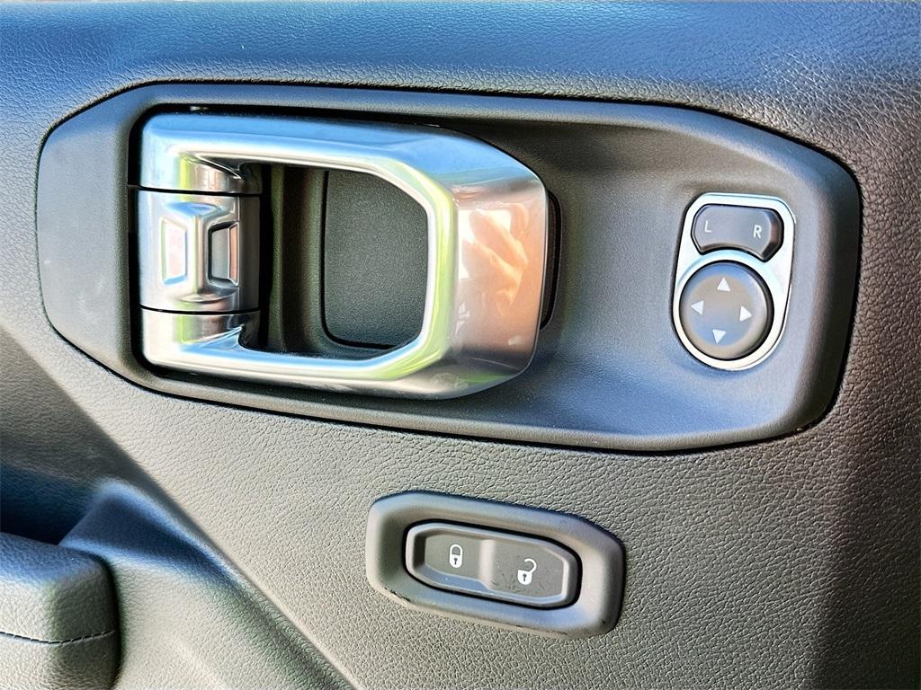 new 2025 Jeep Wrangler car, priced at $46,602