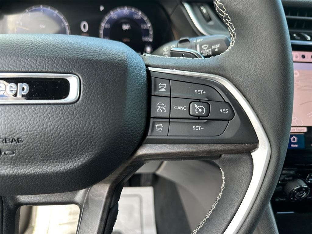 used 2023 Jeep Grand Cherokee car, priced at $35,900