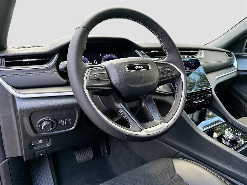 new 2025 Jeep Grand Cherokee car, priced at $38,806