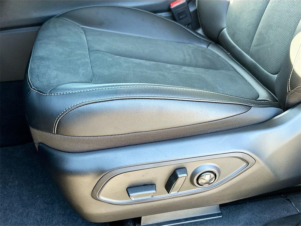 new 2025 Jeep Grand Cherokee L car, priced at $39,600
