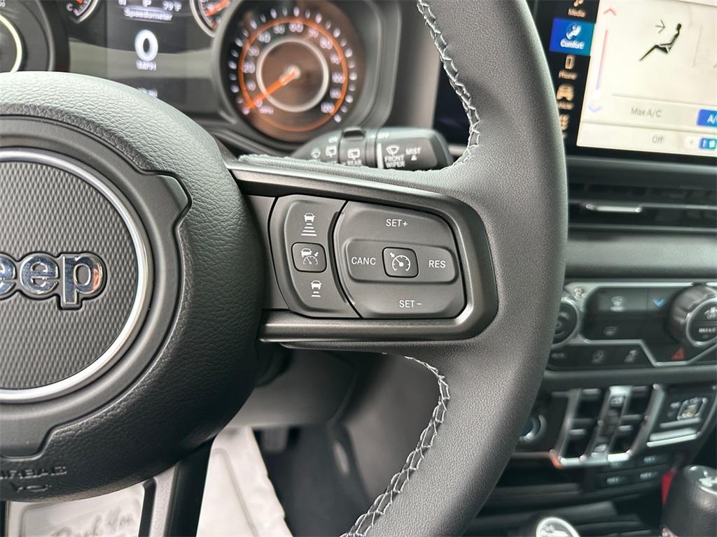 new 2025 Jeep Wrangler car, priced at $48,347