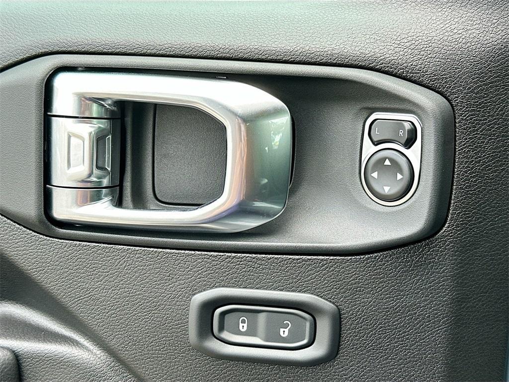new 2025 Jeep Wrangler car, priced at $45,461