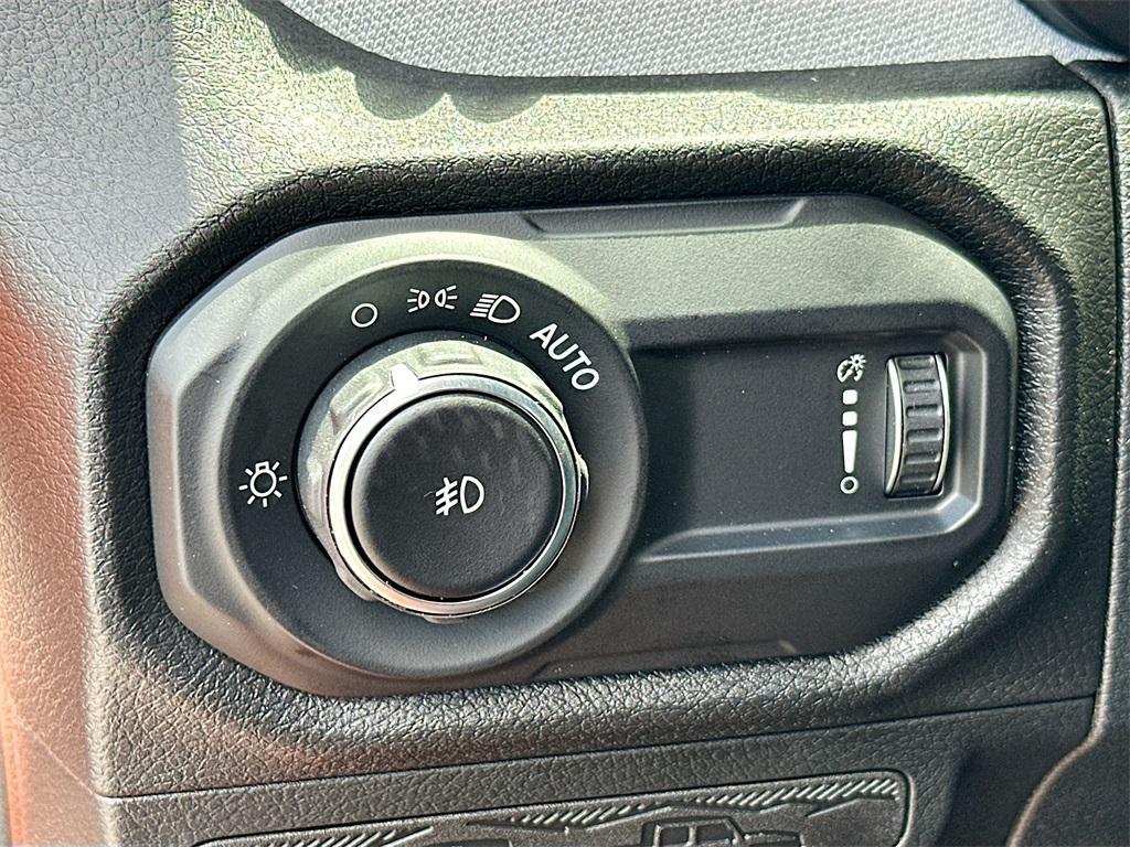 new 2025 Jeep Wrangler car, priced at $46,485