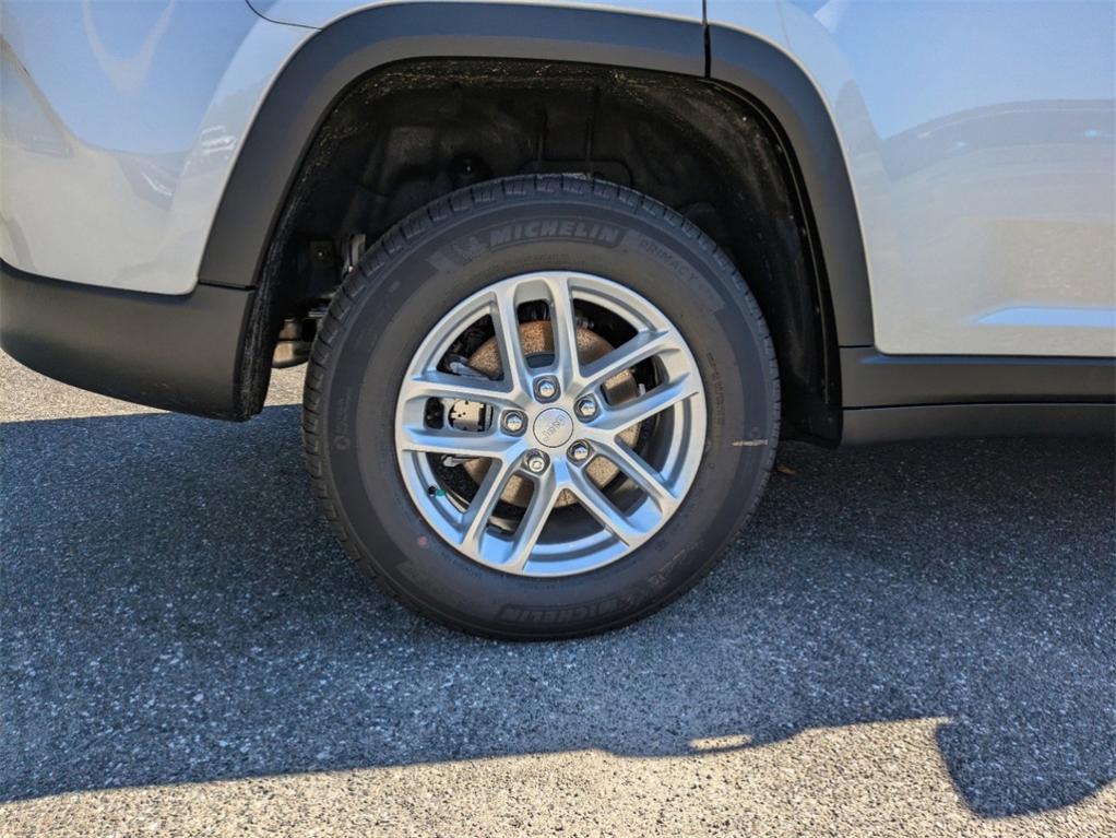 new 2025 Jeep Grand Cherokee car, priced at $37,402