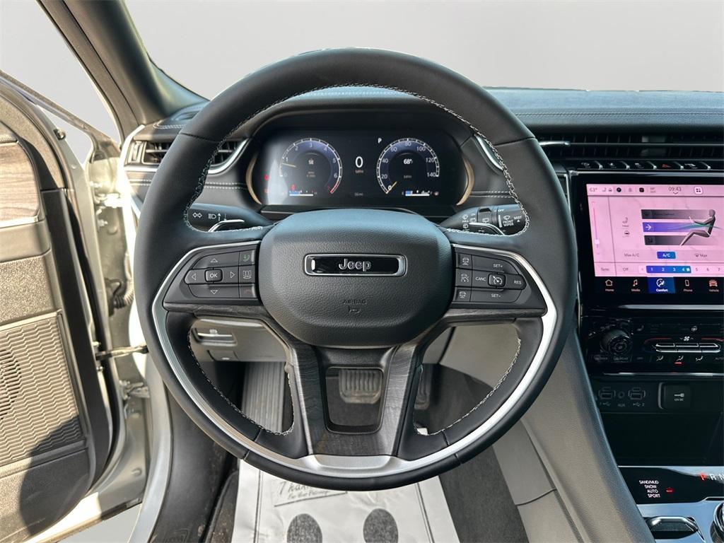 new 2025 Jeep Grand Cherokee car, priced at $39,114