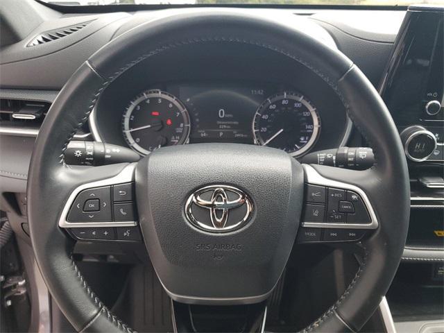 used 2023 Toyota Highlander car, priced at $40,542