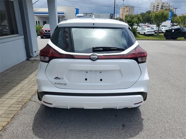 new 2025 Nissan Kicks Play car, priced at $23,960