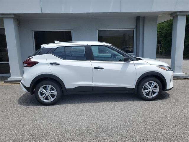 new 2025 Nissan Kicks Play car, priced at $23,960