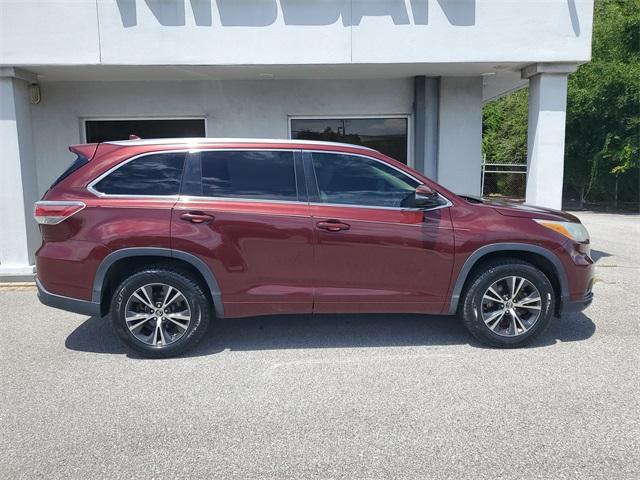 used 2016 Toyota Highlander car, priced at $18,900