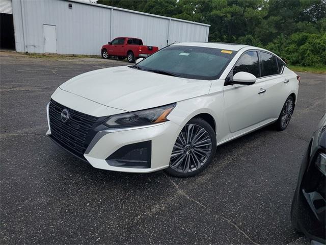 used 2023 Nissan Altima car, priced at $22,000