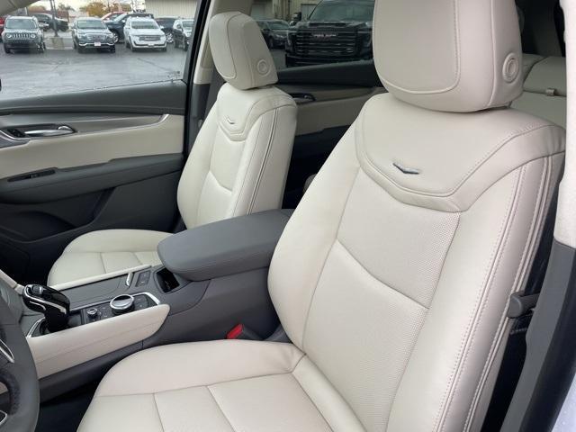 new 2025 Cadillac XT5 car, priced at $60,090