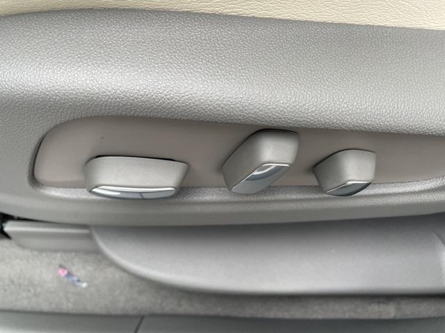 new 2025 Cadillac XT5 car, priced at $60,090