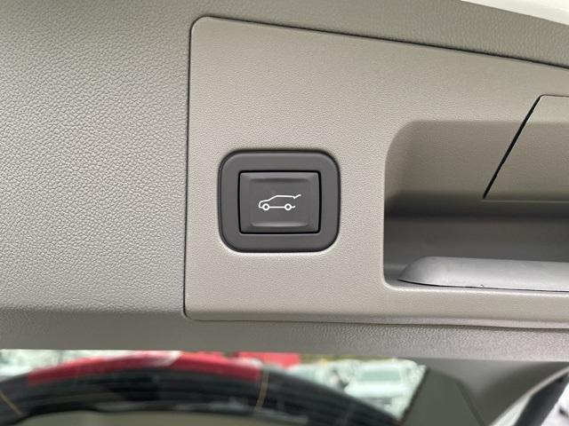 new 2025 Cadillac XT5 car, priced at $60,090