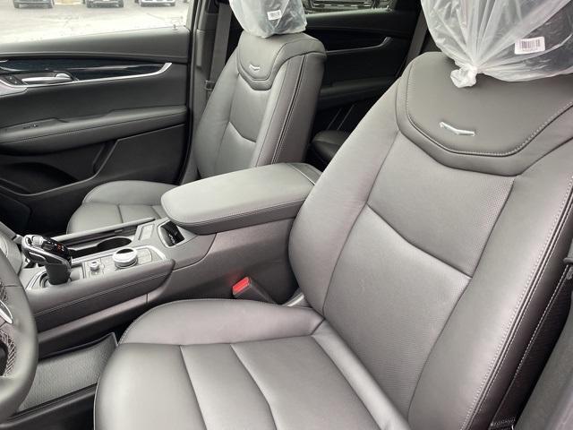 new 2025 Cadillac XT5 car, priced at $53,090