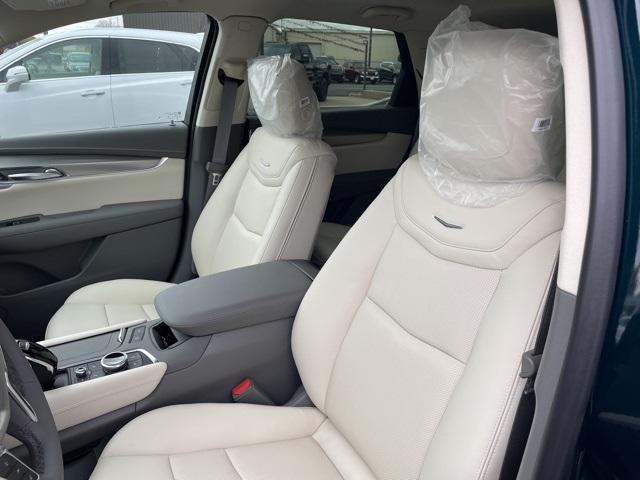 new 2025 Cadillac XT5 car, priced at $59,490