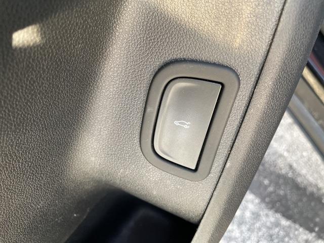 used 2025 Chevrolet Traverse car, priced at $36,995