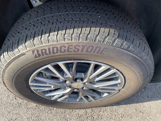 used 2025 Chevrolet Traverse car, priced at $36,995