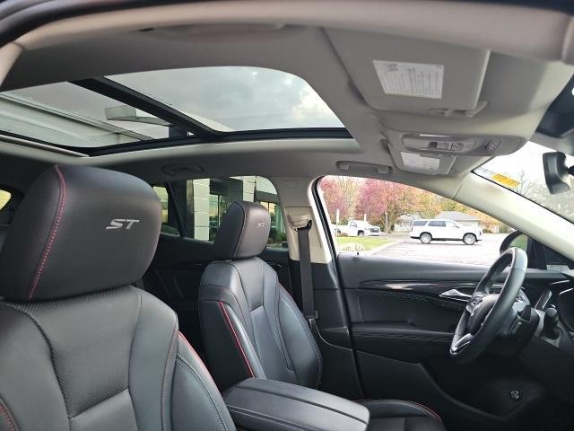 used 2023 Buick Envision car, priced at $24,995