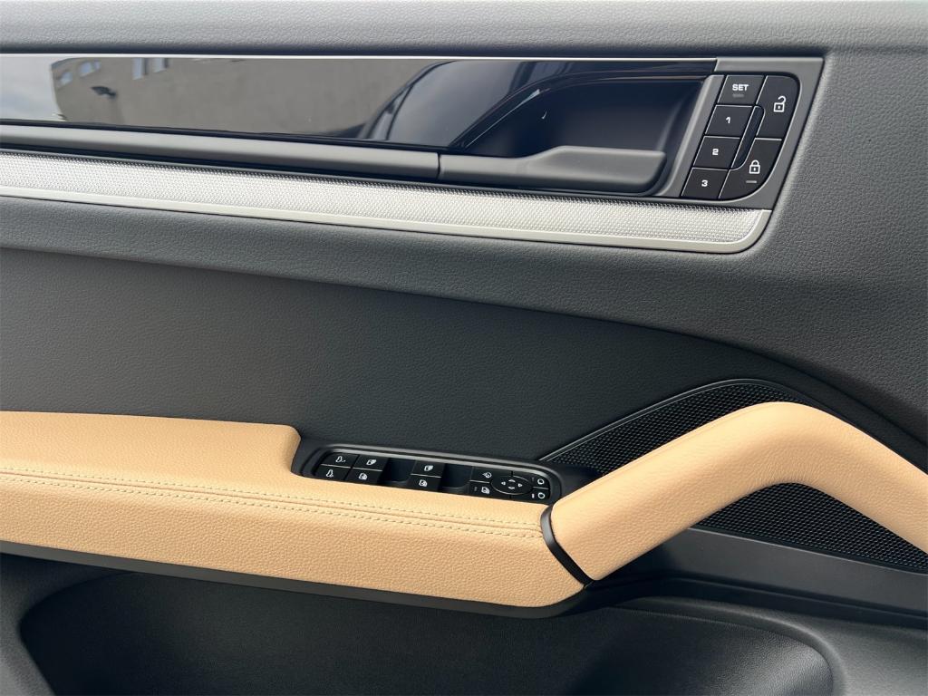 new 2025 Porsche Cayenne car, priced at $102,895