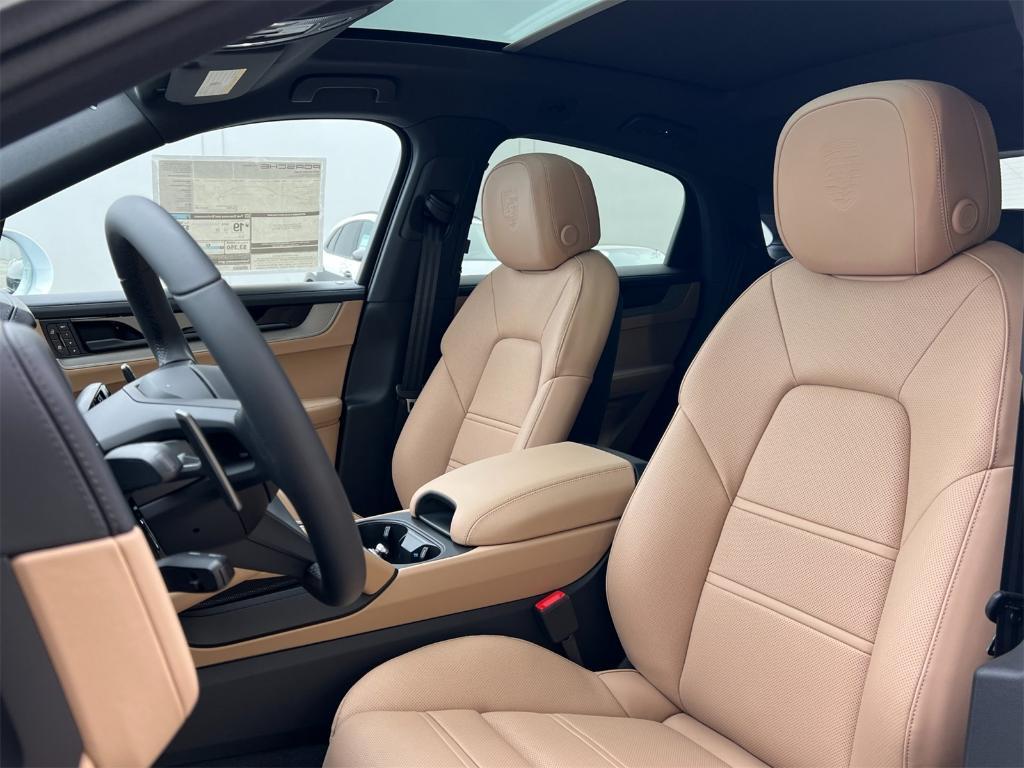 new 2025 Porsche Cayenne car, priced at $111,025