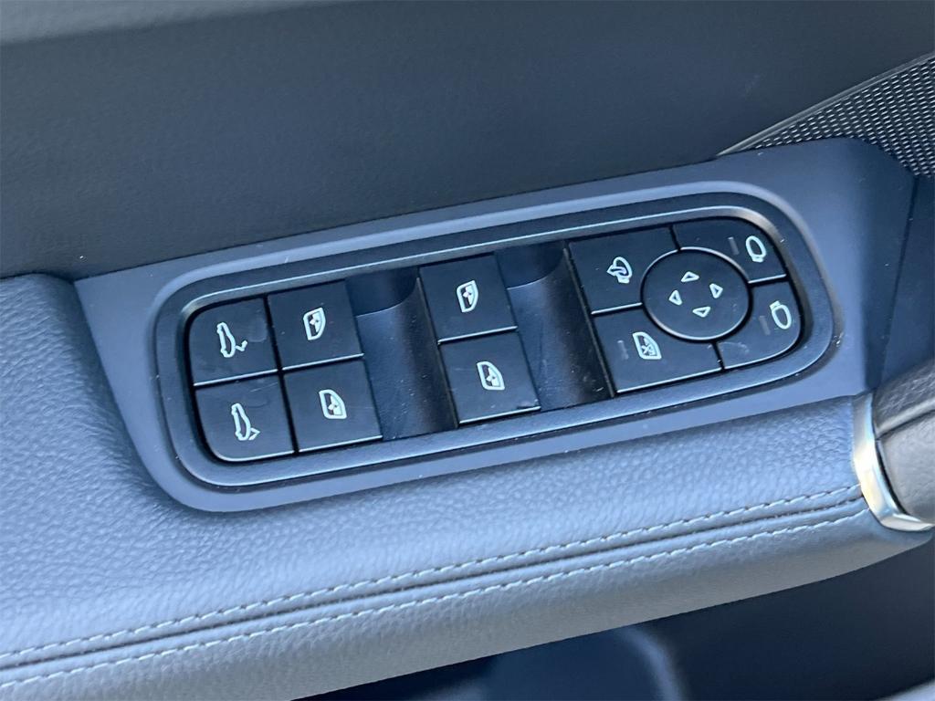 used 2023 Porsche Cayenne car, priced at $81,995
