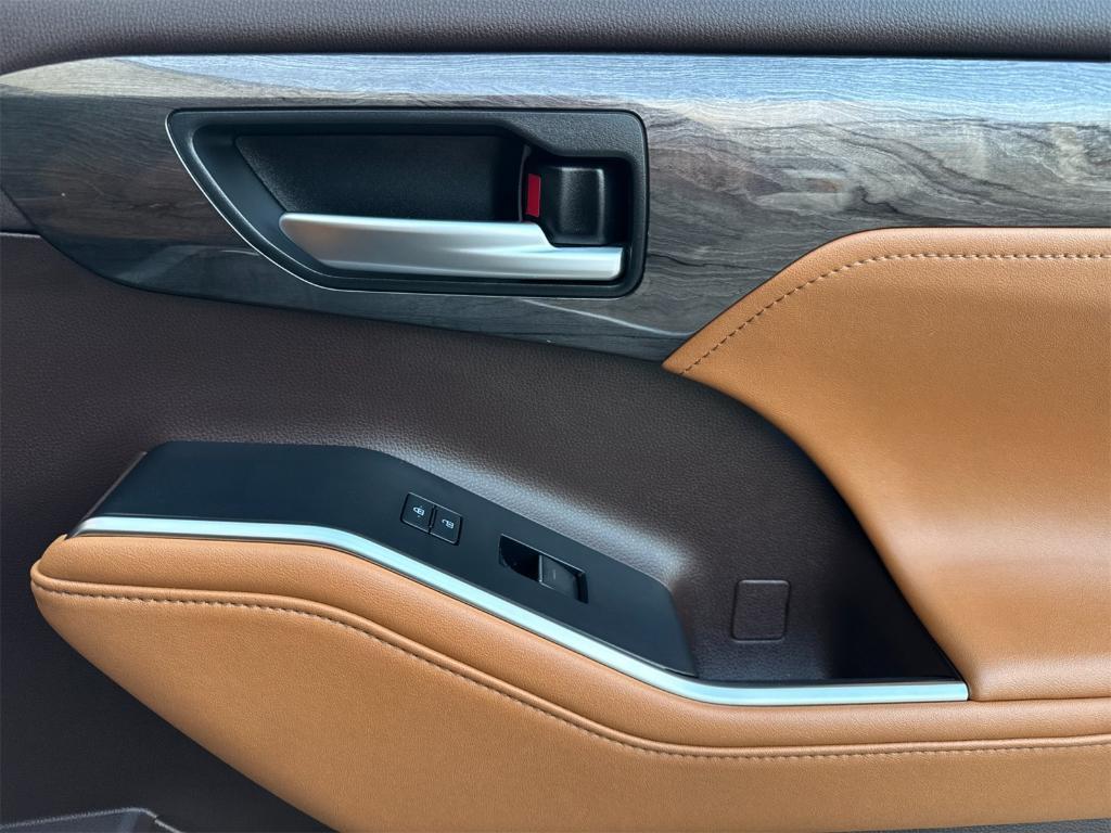 used 2020 Toyota Highlander car, priced at $37,979