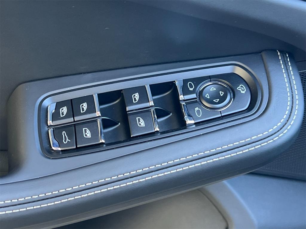 new 2025 Porsche Macan car, priced at $115,705