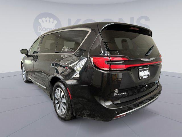 used 2023 Chrysler Pacifica Hybrid car, priced at $33,901