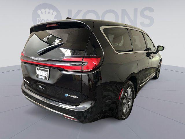 used 2023 Chrysler Pacifica Hybrid car, priced at $33,901