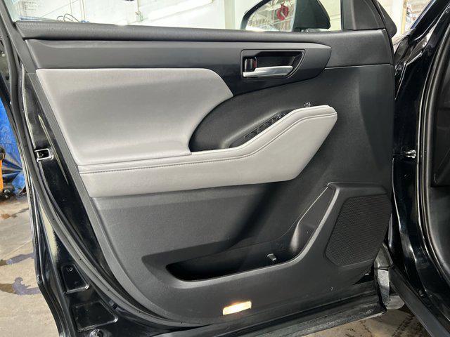 used 2022 Toyota Highlander car, priced at $32,500