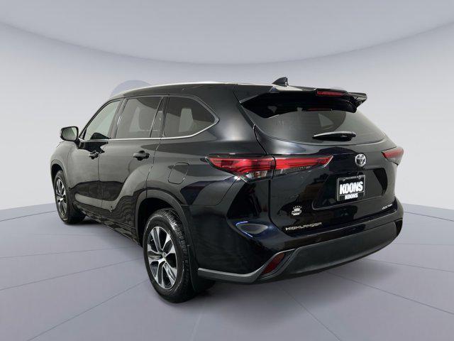 used 2022 Toyota Highlander car, priced at $32,500