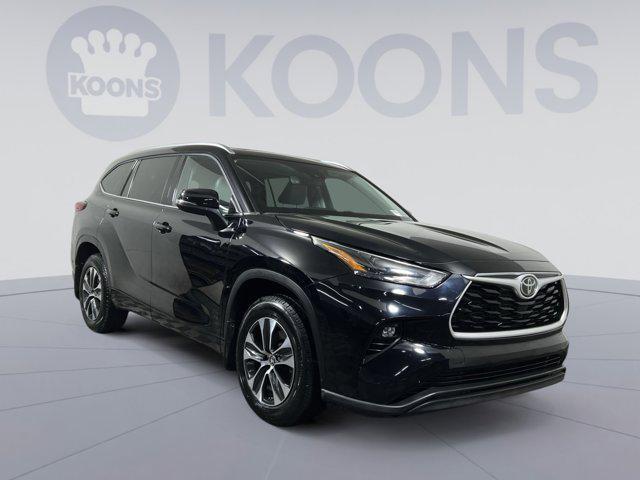 used 2022 Toyota Highlander car, priced at $32,500