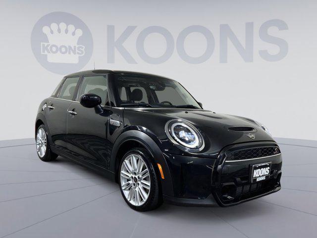 used 2024 MINI Hardtop car, priced at $26,282