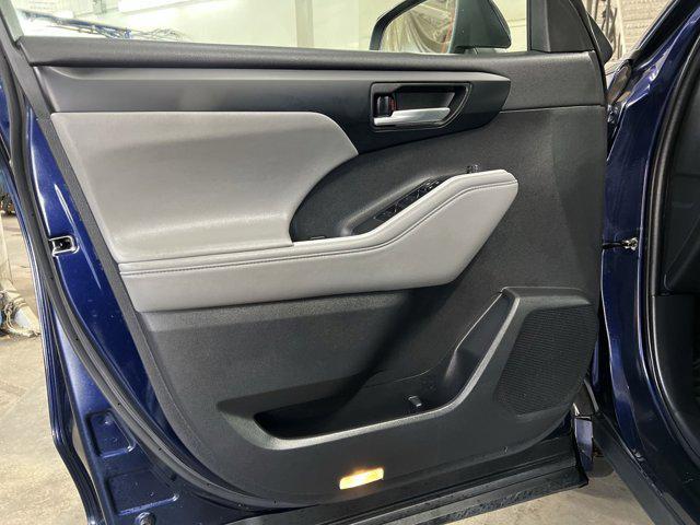 used 2022 Toyota Highlander car, priced at $32,500