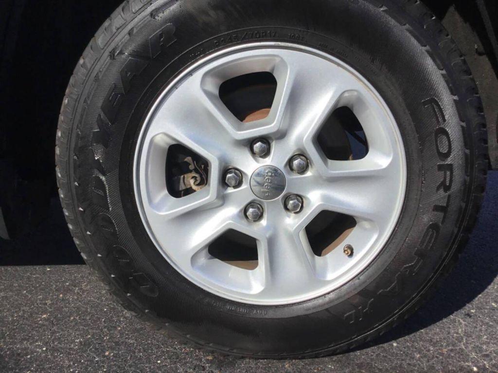 used 2015 Jeep Grand Cherokee car, priced at $7,990